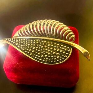 Vintage Armanasas Silver Leaf Brooch